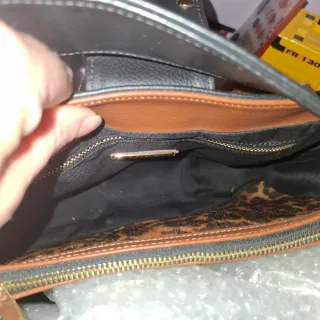 Borsa a mano con borchie