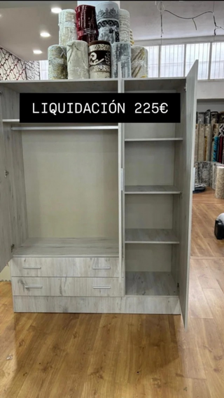 Ultimi armadi in offerta! Scopri la nostra selezione esclusiva di armadi, progettati per ottimizzare lo spazio e portare eleganza alla tua casa.