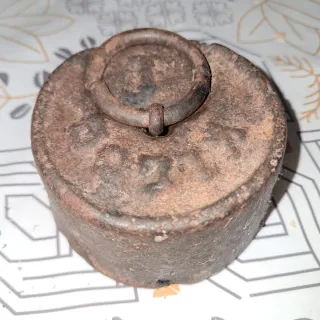 Antigua pesa de 1 kg para báscula