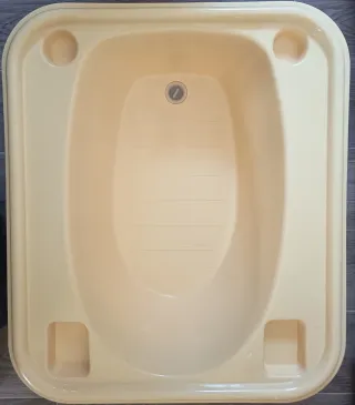 Bañera de bebé color crema