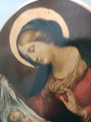 Madonna screpolata in legno