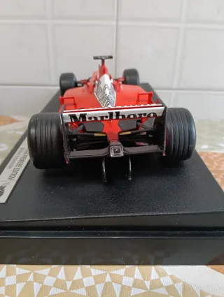 Ferrari F2002 Schumacher 1:18 Hot Wheels
