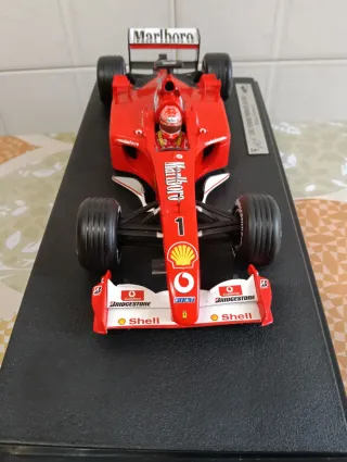 Ferrari F2002 Schumacher 1:18 Hot Wheels