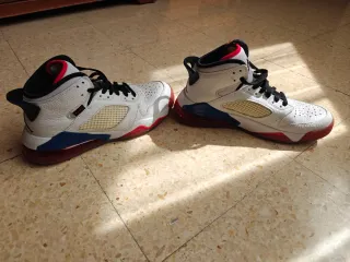 Zapatillas Nike Jordan Mars 270 Blancas Rojas