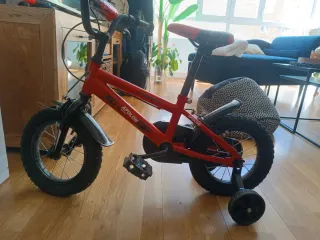 Bicicleta infantil roja