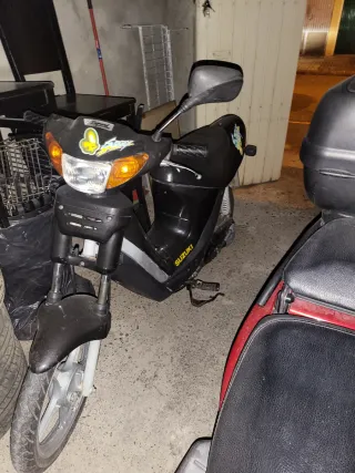Suzuki Scooter Negra Automática