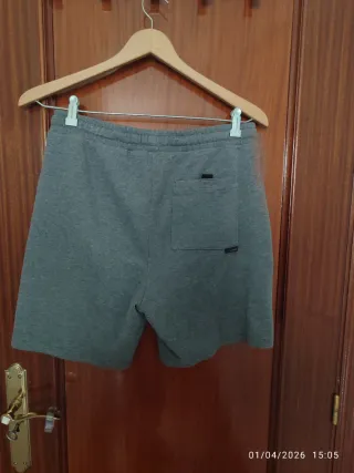 Pantalón corto Pull&Bear gris