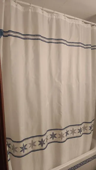 Cortina de baño con barra flexible