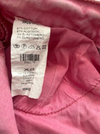 Pantalones vaqueros rosas deslavados