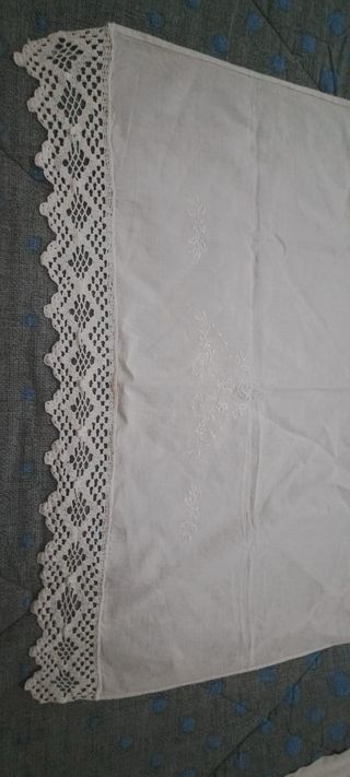 Tovagliette in tessuto bianco e rosa