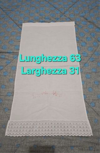 Tovagliette in tessuto bianco e rosa