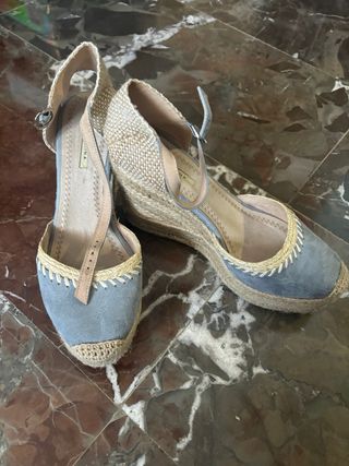 Sandalias cuña esparto azul y beige