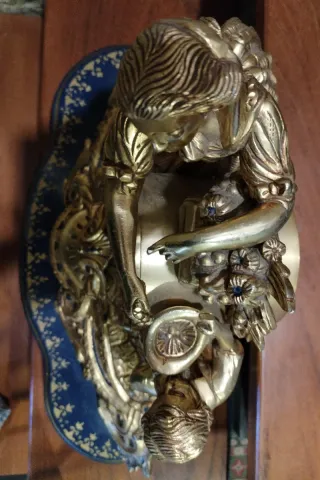 Reloj de sobremesa antiguo de bronce