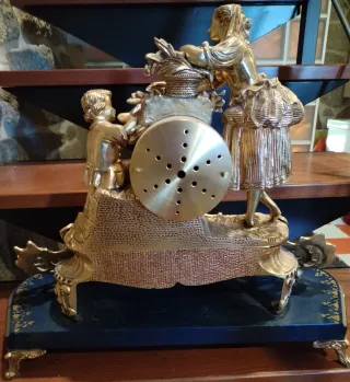 Reloj de sobremesa antiguo de bronce