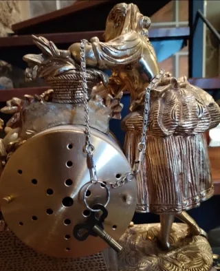 Reloj de sobremesa antiguo de bronce