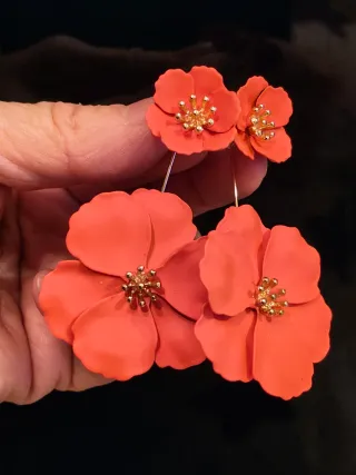 Orecchini floreali arancioni e oro