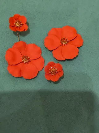 Orecchini floreali arancioni e oro