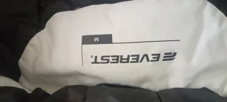 Chaquetón blanco para la nieve