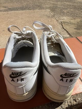 Zapatillas Nike Air Force Blancas y Negras