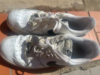 Zapatillas Nike Air Force Blancas y Negras