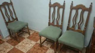 Juego de 6 sillas de madera y tela