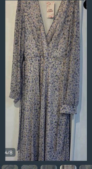 Vestido floral morado y blanco
