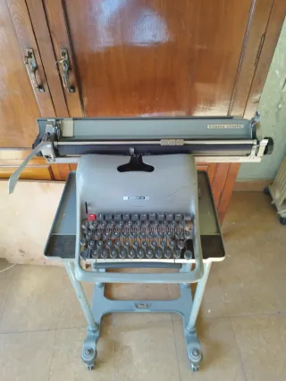 Máquina de escribir Hispano Olivetti Lexicon 80