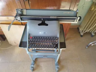 Máquina de escribir Hispano Olivetti Lexicon 80
