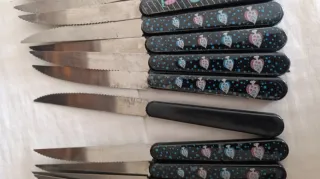Set di 15 coltelli sega con manici decorati