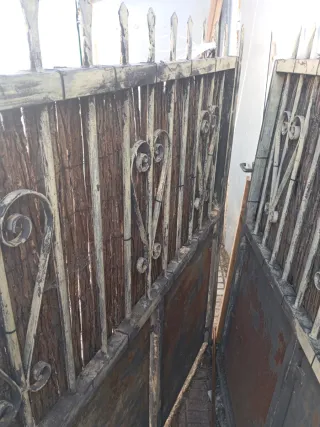 Puertas de patio de madera y metal