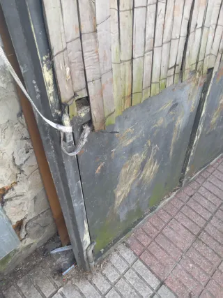 Puertas de patio de madera y metal