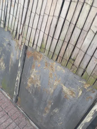 Puertas de patio de madera y metal