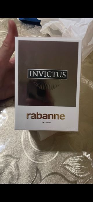 Perfume Invictus Paco Rabanne Negro y Dorado