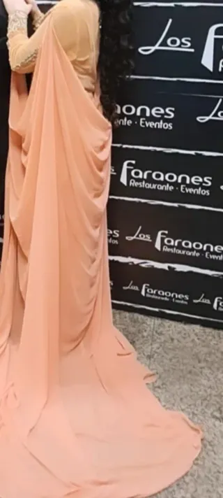 Vestido de fiesta pedrería dorado y rosa