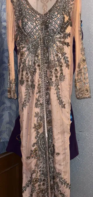 Vestido de fiesta pedrería dorado y rosa