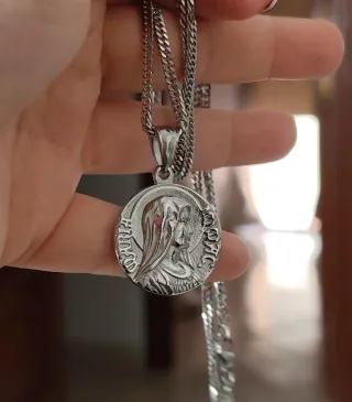 Preciosa medalla Virgen María hombre