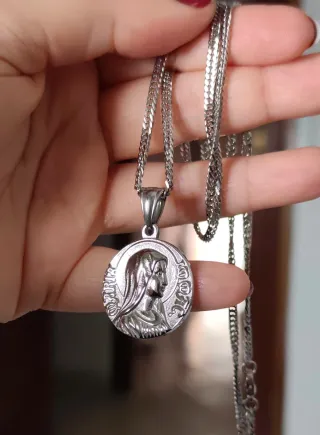 Preciosa medalla Virgen María hombre