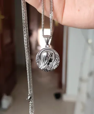 Preciosa medalla Virgen María hombre