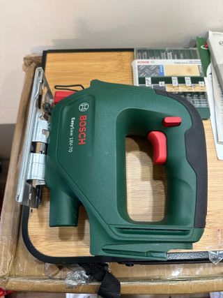 Bosch sierra de calar a batería UniversalSaw 18V-100