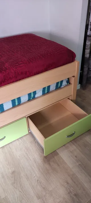 Cama nido con cajones y estantería