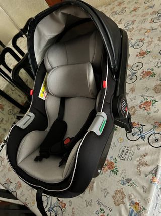Carrito de bebé negro