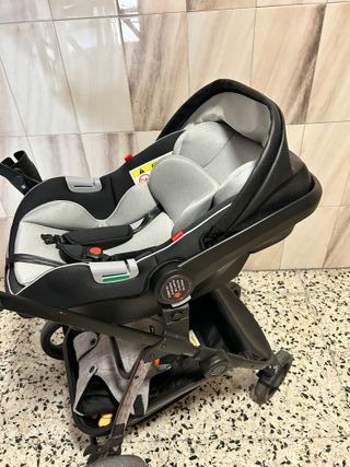 Carrito de bebé negro
