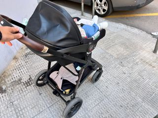 Carrito de bebé negro