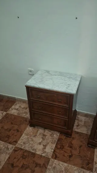 Mesitas de noche de madera y mármol