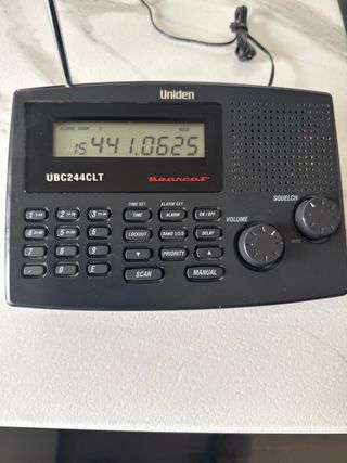 Escáner Uniden UBC244CLT
