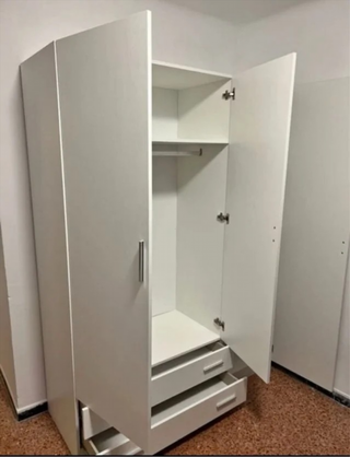 Ultimi armadi in offerta! Scopri la nostra selezione esclusiva di armadi, progettati per ottimizzare lo spazio e portare eleganza alla tua casa.