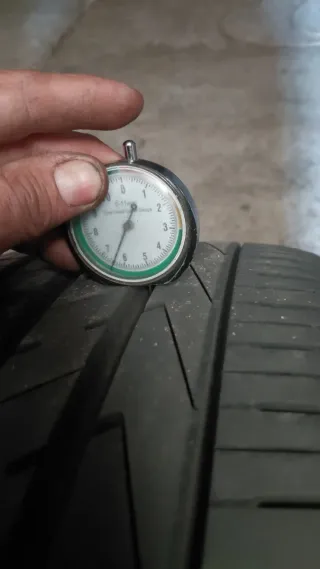 Neumático 235/50/19