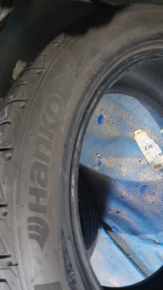 Neumático 235/50/19