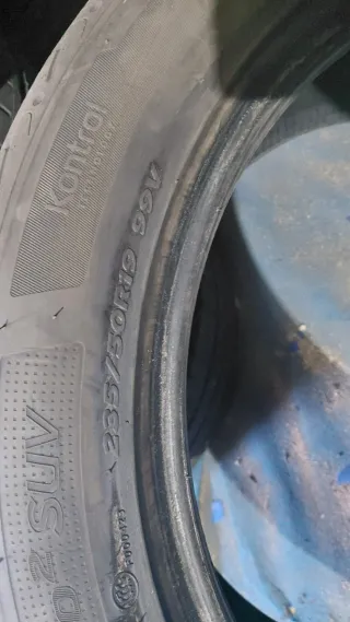 Neumático 235/50/19