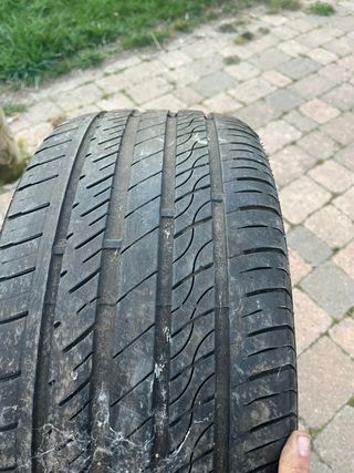 Neumático 205/40/17
